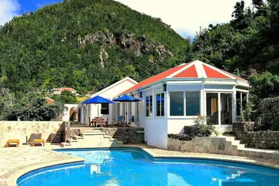 Image de Champagne Cottage - Luxury Rental Home - 5 Minute Drive to Windwardside