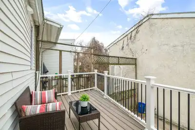 Image de Serene Silverwood – Spacious 2b/2b with Parking