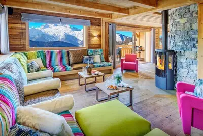 Image de Chalet de luxe avec piscine jacuzzi et sauna