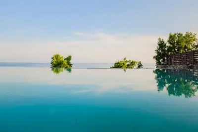 Image de Seafront 4-bedroom Villa Grand Blue in Mavros Kolimpos with lovely sea views!