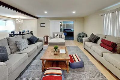 Image de The Crow's Nest | Wooded Views + Game Room!