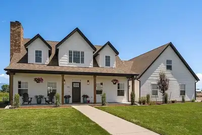 Image de New Listing! Spacious Manhattan home great for groups! Near Belgrade & Bozeman.