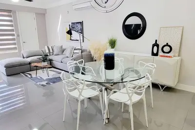 Cozy 1-bedroom apartment in Kingston with WiFi, Ac, fitness room.