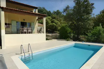 Image de Villa Familiale dans la montagne avec Piscine