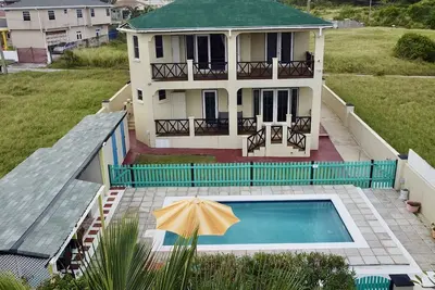 Image de Entire Villa with Pool & Ocean View - 5min walk to beach and Culpepper Spring