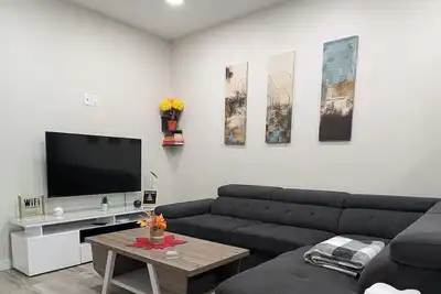 Image de Confortable brand-new 1-bedroom close to downtown\n\n