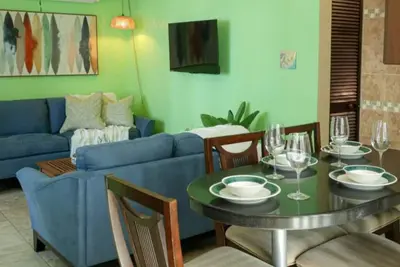 Image de Beautiful family-friendly 2 bedroom condo directly on the beach!