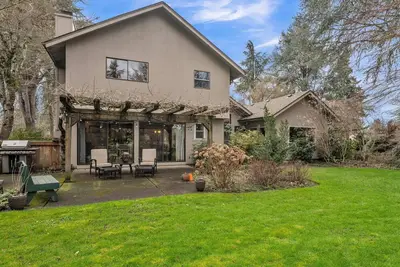 Image de Eugene - Close to everything by RedAwning