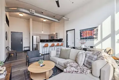 Image de 3br, Gym, Game Room, Rooftop | Urban Haven