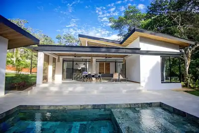 Image de Brand New Villa, Private Pool, 3 minutes to the beach