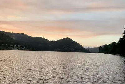 Image de Charming 2-bedroom dry cabin by Black Lake