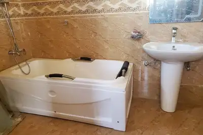 Image de Superb 5-bedroom house  in Anfo 105 Adebabay. Near Hamer Grocery.