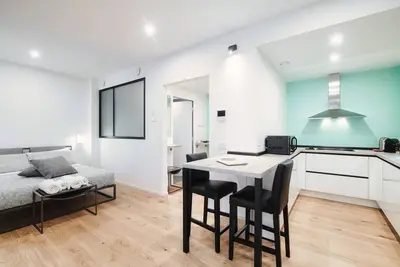 Image de New studio apartment located in the former Cressoni Theater in the heart of Como.