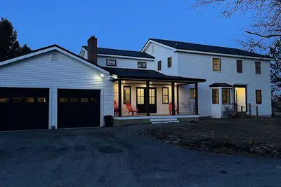Image de Large Modern Colonial Sleeps 12