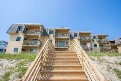 Image de The Golden Strand- 2 bed/ 2 bath Oceanview/Beach access condo Unit K2