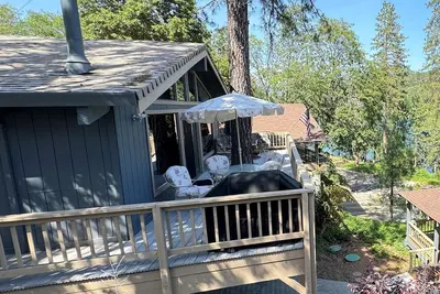 Image de Lakeview, Pool Table, Hot Tub, Marina, Sleeps 10  - Shasta Lakeshore Retreat #15