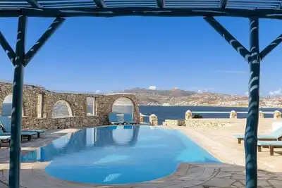 Image de Cycladic Style Villa with 2 Guest Suites, Private Pool & Stunning Sea Views Towards Mykonos Port!