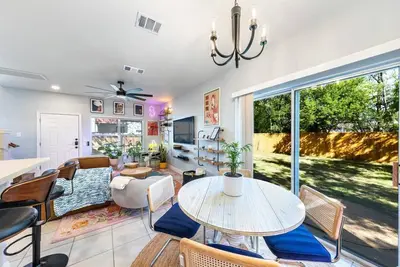 Image de Bohemian Bolthole: Live like a Native Austinite