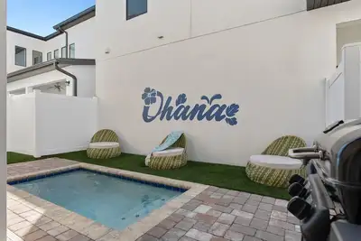 Image de Luxurious 4 bedrooms Disney themed house with 2 master bedrooms, pool, fitness