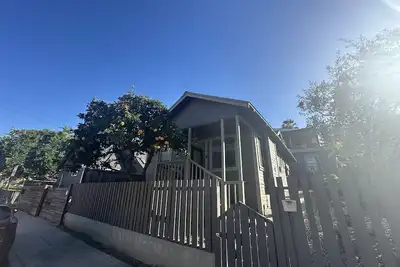 Image de Beautiful Cottage in Echo Park Los Angeles.