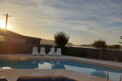 Image de Penguin Mews By The Lake