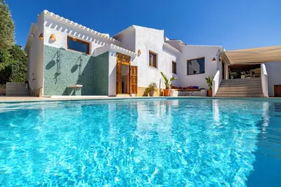 Image de Maison de vacances 'Ca Rulleta Jávea' avec vue montagne, Wi-Fi et climatisation