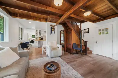 Image de ☀️Historic and Charming Beach Cottage. Beautifully Renovated! Easy walk to beach