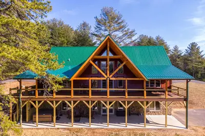 Image de Whiskey River by the New - hot tub, game room, New River access!