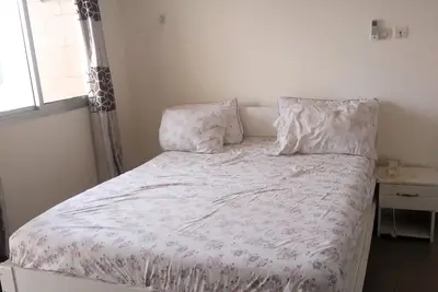 Image de Kaloum, centre ville de Conakry, séjour +2 chambres, équipé clim et wifi