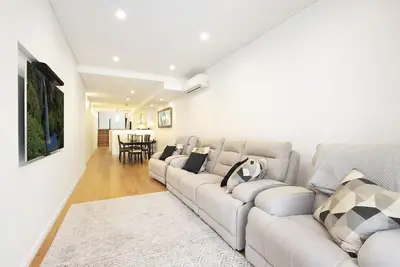 Image de Position Perfect- Shops, eateries & parks at your doorstep