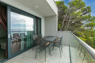 Appartement de deux chambres avec la terrasse et la vue sur le mer Brela, Makarska (A-20229-e)