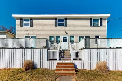 Dog-friendly, spacious coastal retreat with large deck & W/D - walk to beaches