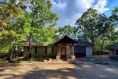 Image de Rocky Ridge - Lakefront 5 bdrms, 4 baths, lake views and easy walk to the water!