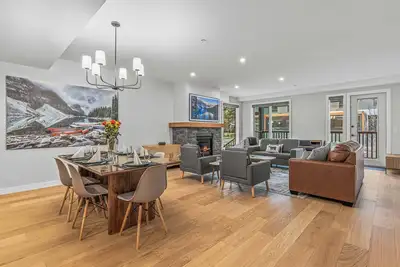 Image de New Large & Fabulous -1500sqft, Hot Tub, Bbq