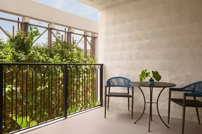 Image de Luxury Eden in Miami: Dive into Rooftop Pool & Enjoy Spa Services | 4 Units