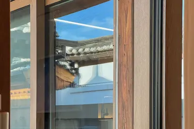 Image de Mountain View 3 Bedroom Traditional Hanok with Bathtub in Bukchon