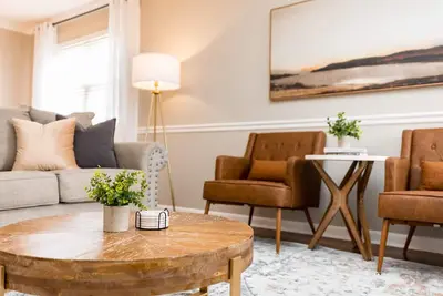 Image de At Home+1 | Stylish 2br Townhome | Fenced Yard