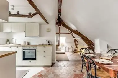 Image de Charmant appartement sous les toits dans un quartier vivant, Appartement de charme sous les toits