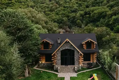 Image de Tremendous 5-bedroom chalet in Gosh with WiFi, Ac, Outdoor Pool, Sauna&Jacuzzi