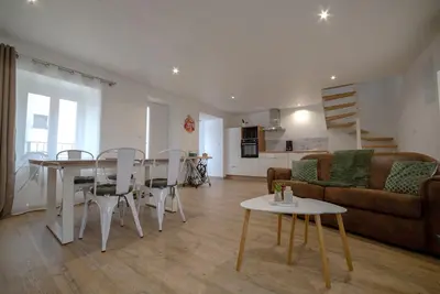 Image de Gîte - Maison de ville avec cours privée.