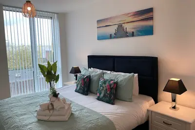 Berks Luxury Serviced Apartments-Rwh51, 1 Bedroom, Free Gym, wifi & Parking