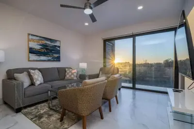 Image de Find peace in this 2 Bd condo