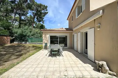 Image de Villa 6 chambres à La Palmyre, proche plage et commerces, jardin, terrasse, Bbq, Wifi – 10 pers.