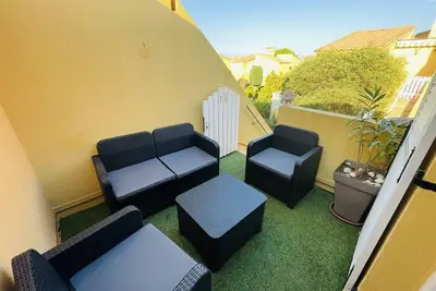 Image de Studio avec Mezzanine, Terrasse et Parking à 5 min de la Plage
