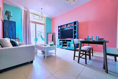 Image de Ocean Breeze Retreat: Tropical 2-Bedroom Haven with Stunning Sea Views\n\n