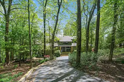 Image de Luxury Big Canoe Mountain Home