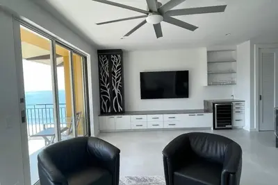 Image de Luxury Ocean front condo on Jaco Beach!