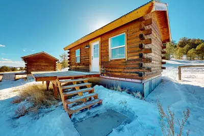 Image de Three log cabins on 1, 800-acre ranch with mountain & meadow views