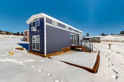 Image de Light-filled cabin on 1, 800-acre ranch with animals, trails, mountains & firepit