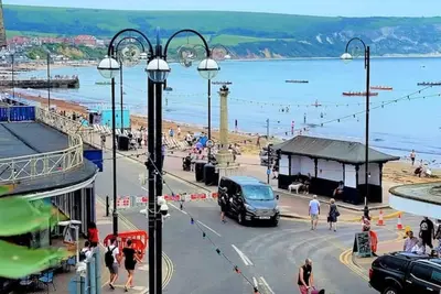 Image de Stylish flat by the beach with stunning sea views.